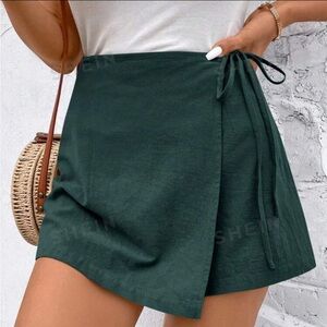 SHEIN Frenchy Solid Knot Side Wrap Bow Tie Wrap Mini Skort, Dark Green, XS (2)